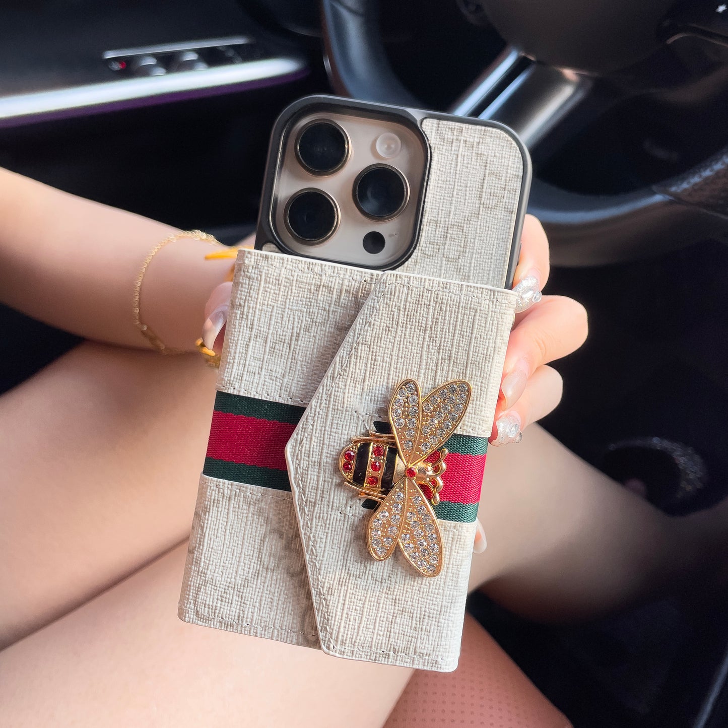 Ardchás iPhone Crossbody Préimh le Sealbhóir Cárta & Strap Gualainn