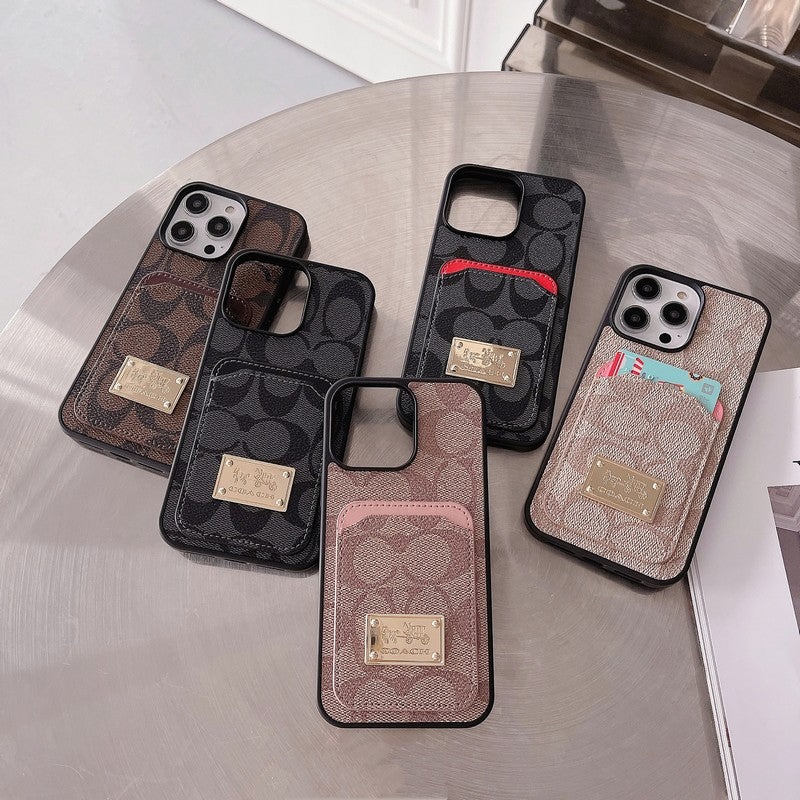 Skórzane etui na iPhone'a w klasycznej torbie na karty