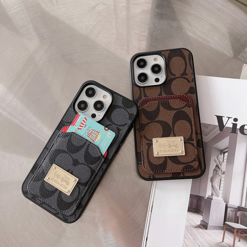 Skórzane etui na iPhone'a w klasycznej torbie na karty