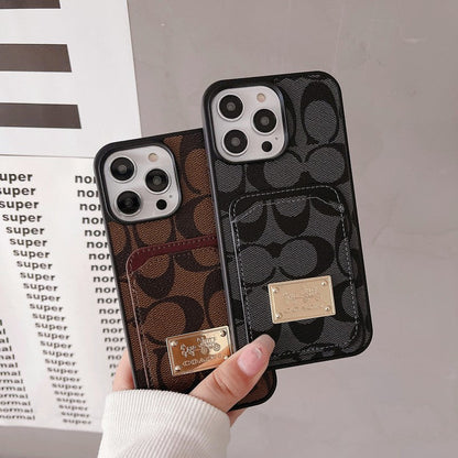 Skórzane etui na iPhone'a w klasycznej torbie na karty