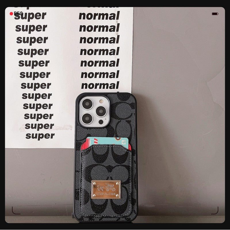 Skórzane etui na iPhone'a w klasycznej torbie na karty