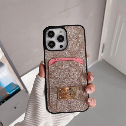 Skórzane etui na iPhone'a w klasycznej torbie na karty