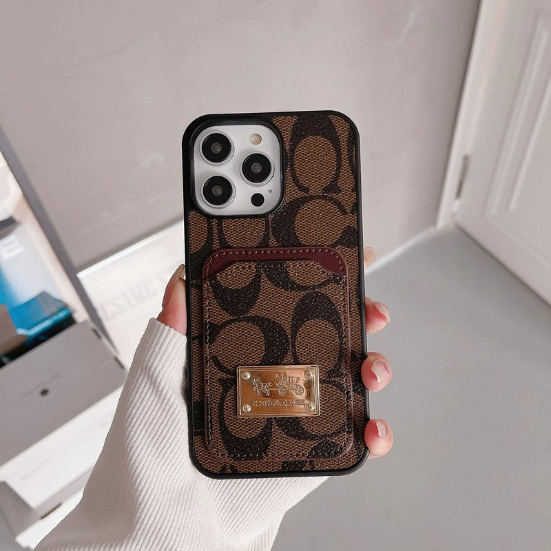 Skórzane etui na iPhone'a w klasycznej torbie na karty