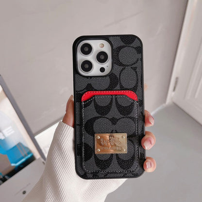 Skórzane etui na iPhone'a w klasycznej torbie na karty