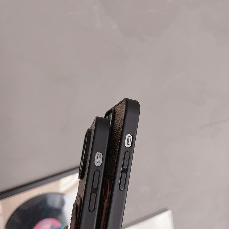 Skórzane etui na iPhone'a w klasycznej torbie na karty