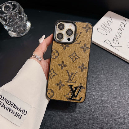 Étui pour iPhone en cuir avec logo noir de luxe