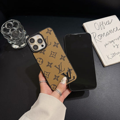 Étui pour iPhone en cuir avec logo noir de luxe