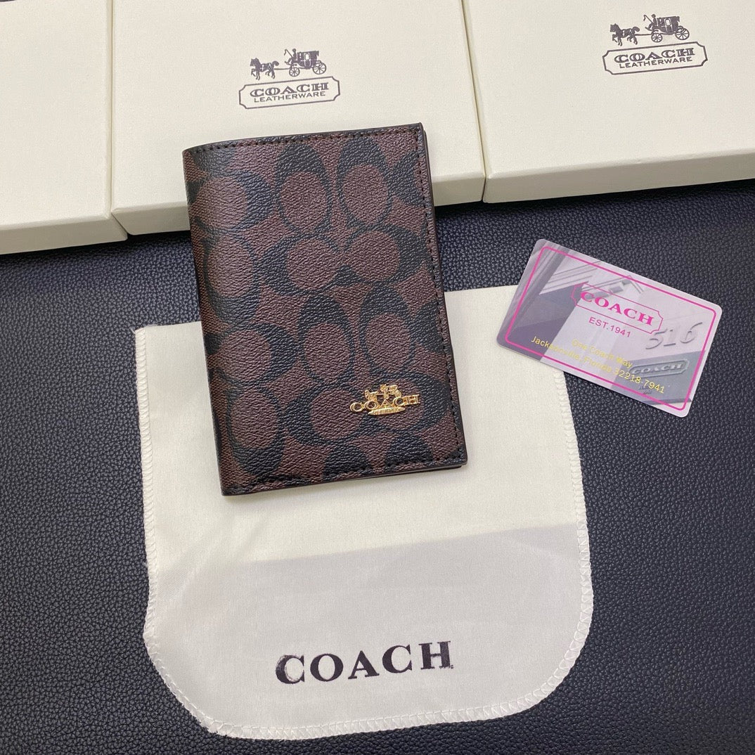 Porta passaporto CO Classic in pelle: elegante organizer da viaggio