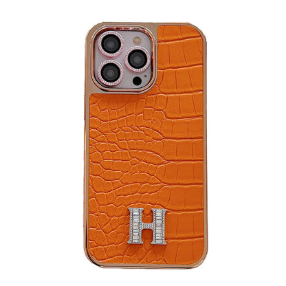 Klasické pouzdro na iPhone z růžového zlata s diamantovým logem