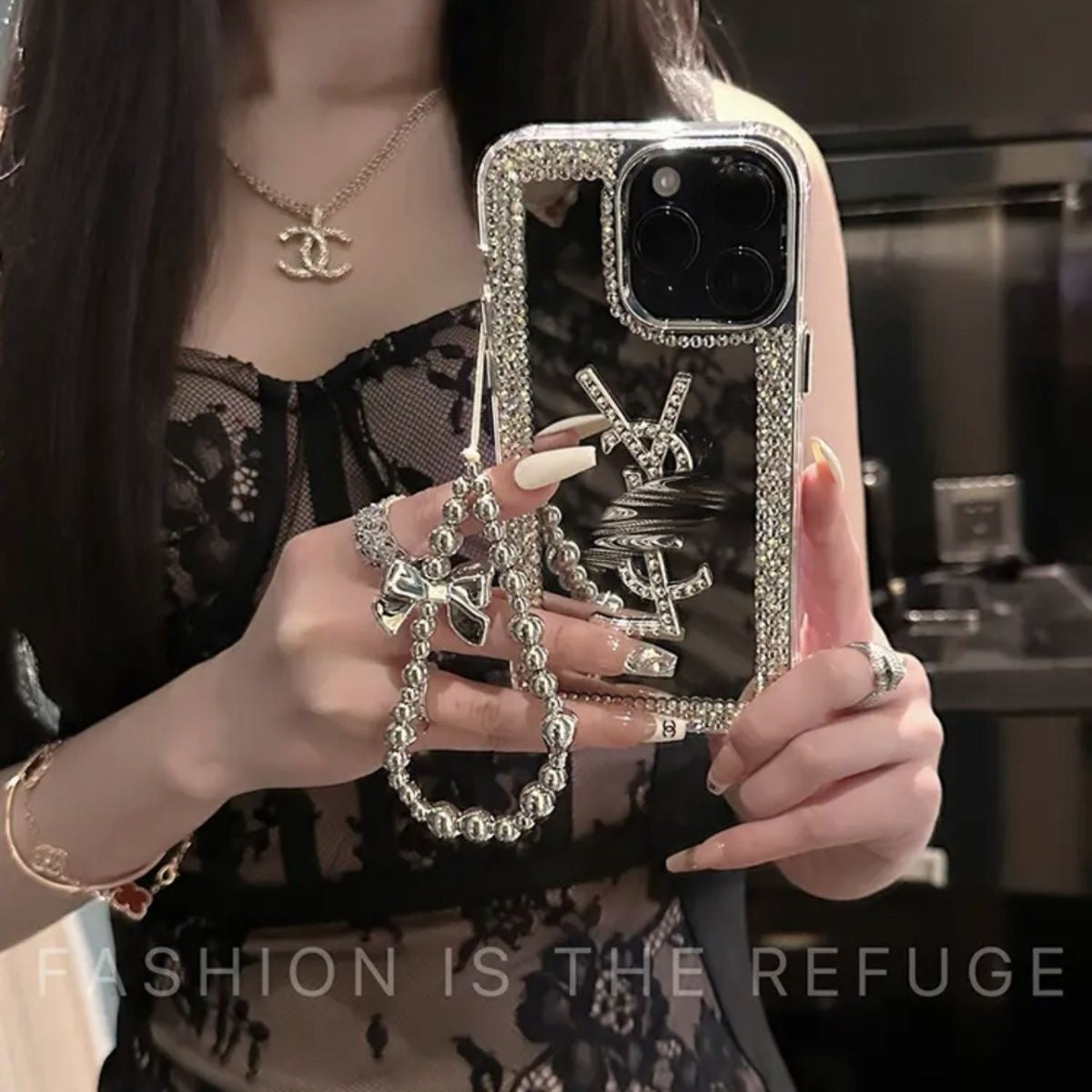 Custodia per iPhone con specchio di bellezza glamour – Trucco & Stile in movimento!