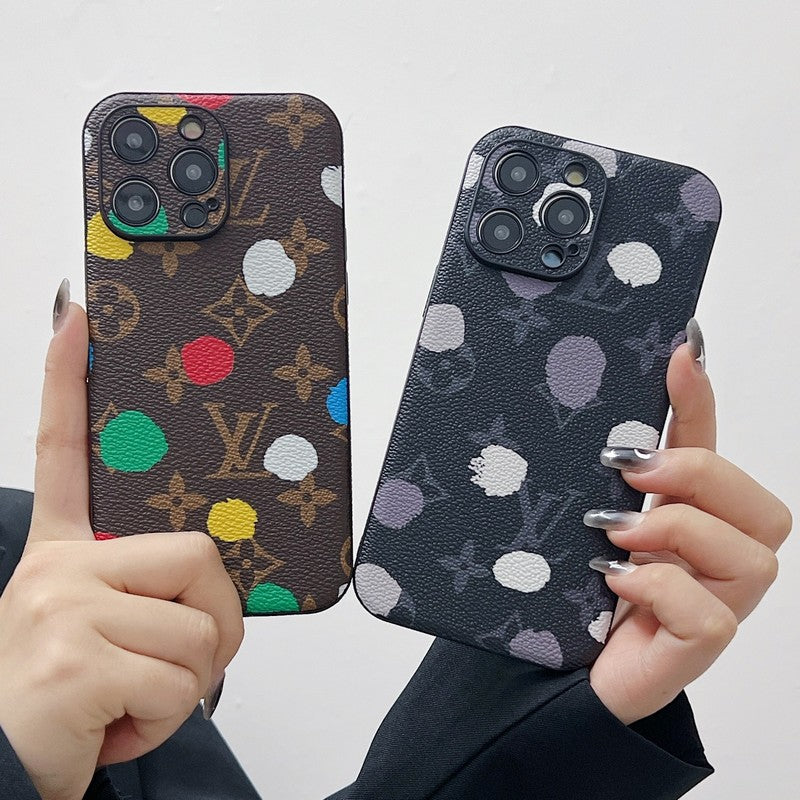 ラグジュアリーなクラシックカラーのレザーiPhoneケース