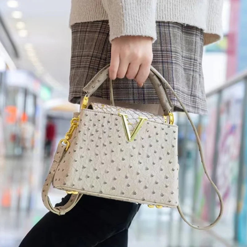 Luxusní high-end kabelka - jarní módní kabelka přes rameno s pštrosím vzorem