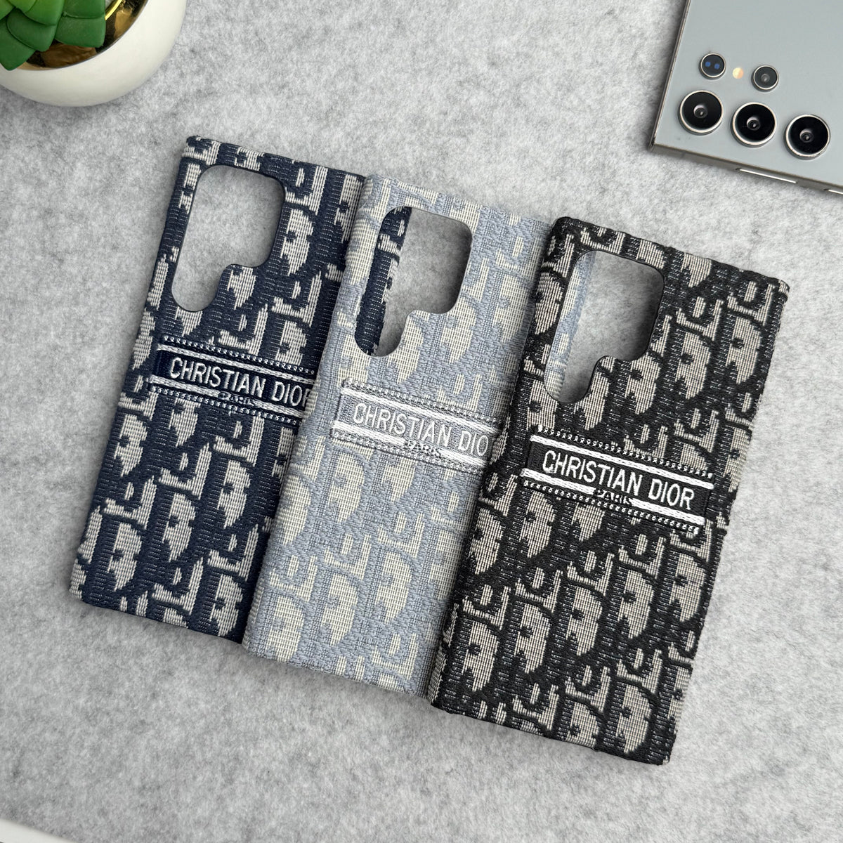 Capa luxuosa com design da marca C Dior para Samsung Galaxy
