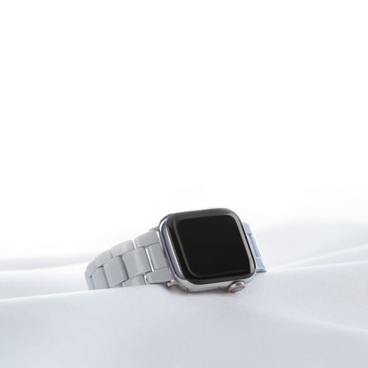 Řemínek Apple Watch ve světle šedé barvě