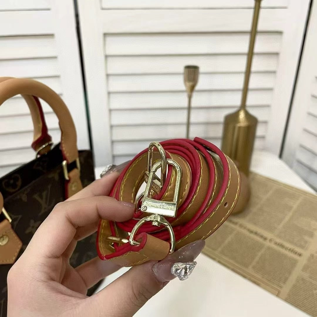 Klasická kabelka s crossbody popruhem