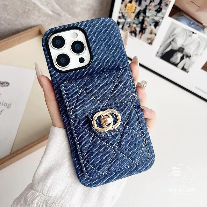 Prošívané pouzdro na iPhone Crossbody s řetízkovým popruhem & Kapsa na kartu