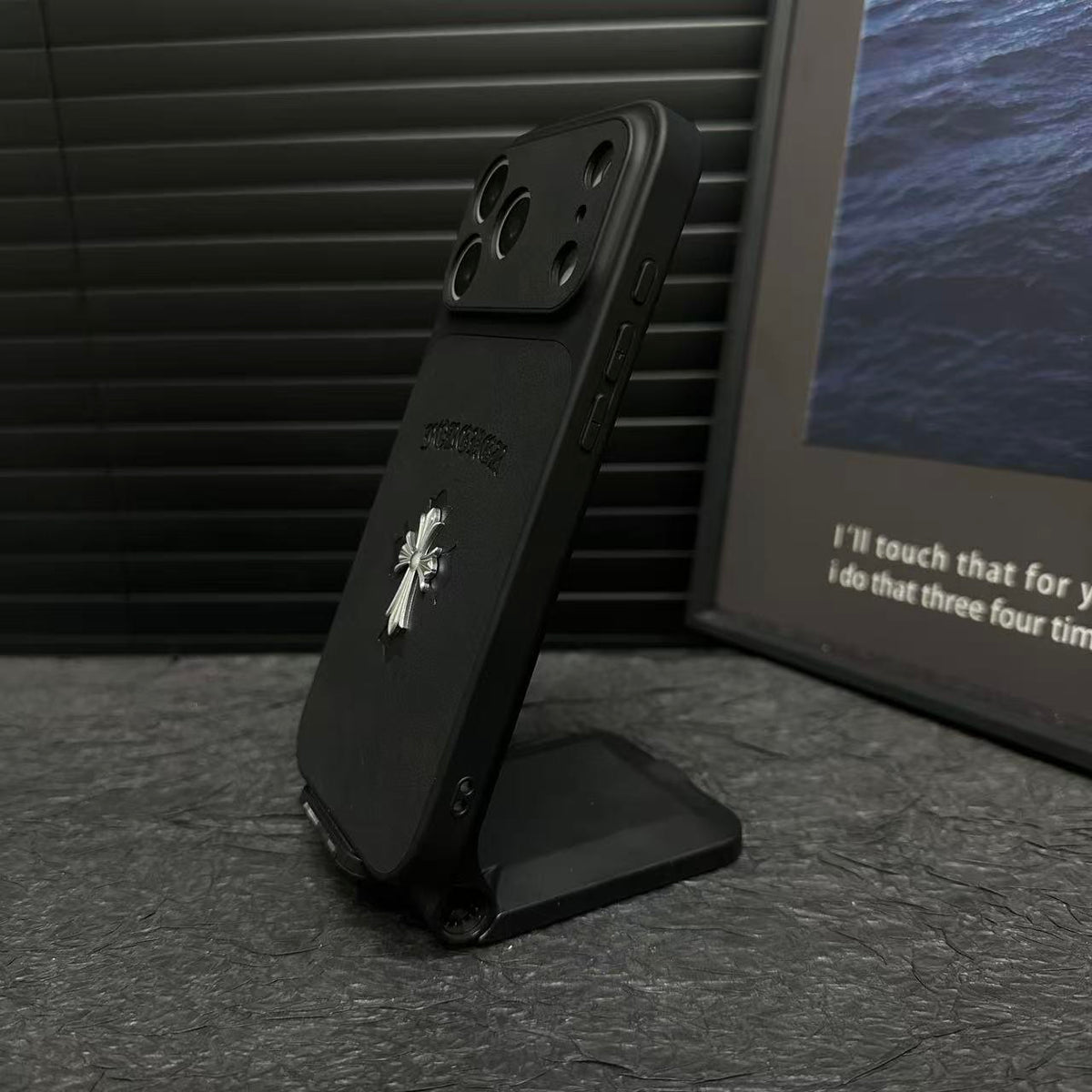 クロムハーツ クロスレザーiPhoneケース