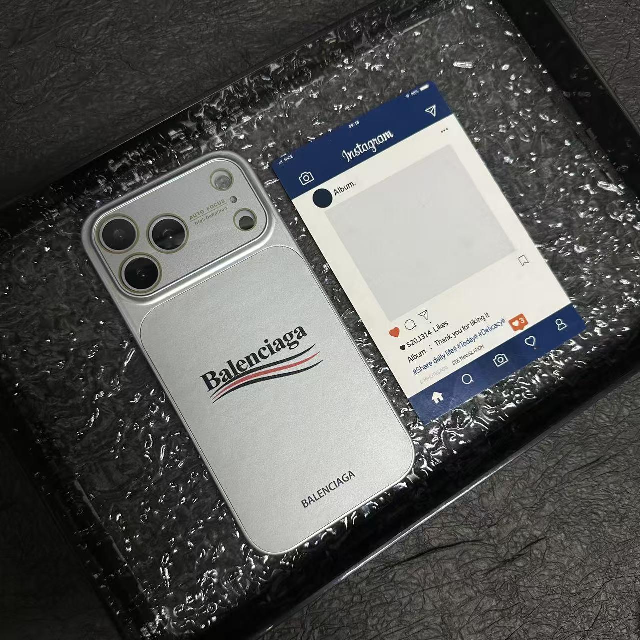 Balenciaga-Inspired Neamhlonrach Cás iPhone Cosanta le Cosaint Lionsa Iomlán