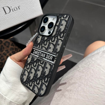Cás iPhone Fabraic Dearthóir-spreagtha le Mionsonraí Bróidnithe