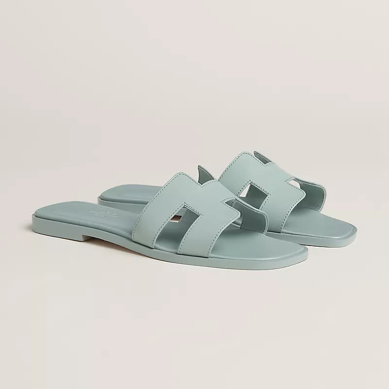 Minimal Double H Logo Slides – Minimal Chic Sandály
