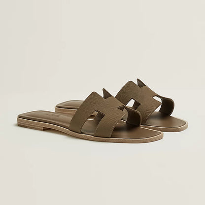 Minimal Double H Logo Slides – Minimal Chic Sandály