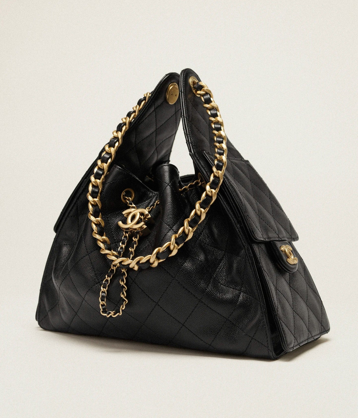Bolsa pequena CC 25 em couro de bezerro granulado & Bolsa de metal dourado