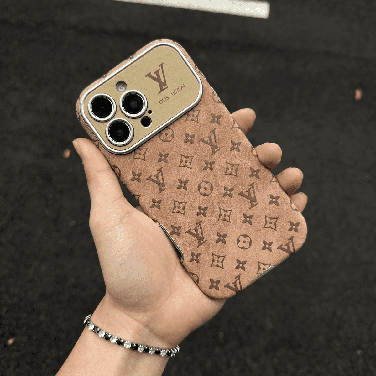 Capa luxuosa de couro marrom para iPhone de cor preta